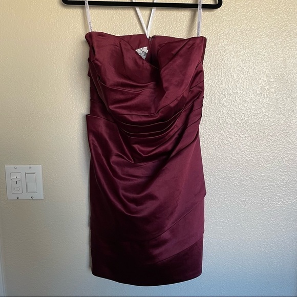 NWT David’s Bridal Short Pleated Satin Strapless Dress Style F14212 Wine Size 18 - Picture 4 of 15